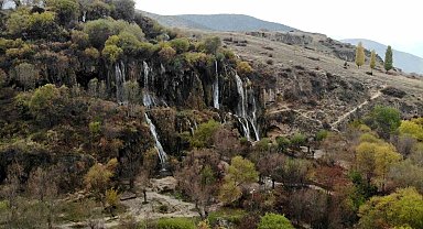 Girlevik Şelalesinde sonbahar güzelliği