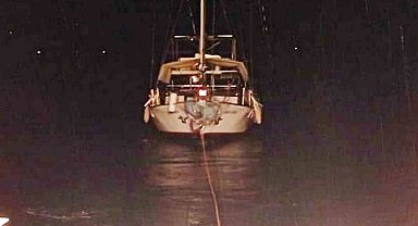 Göcek açıklarında arızalanan tekneyi KIYEM ekipleri kurtardı