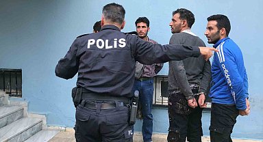 Göçmenler şehiriçinde 7 kilometre süren kovalamaca sonucu kıskıvrak yakalandı