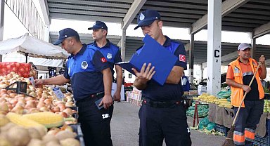 Gölbaşı Belediyesi zabıta ekiplerinden pazar denetimi