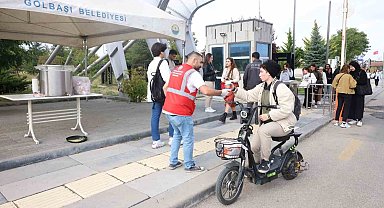 Gölbaşı Belediyesi'nden öğrencilere sıcak çorba
