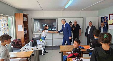 Gölcüklü öğrenciler prefabrik binada eğitime başladı