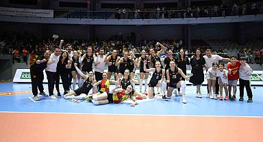 Göztepe Voleybol, ilk galibiyetini İzmir derbisinde aldı