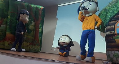 Güroymak'ta çocuklar "Hürkuş ve Gökbey Müzikali" ile eğlendi