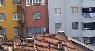 Güvercin yakalamak için çatıya çıkan çocukların tehlikeli oyunu