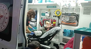 Hafif ticari araçla çarpışan motosikletli yaralandı