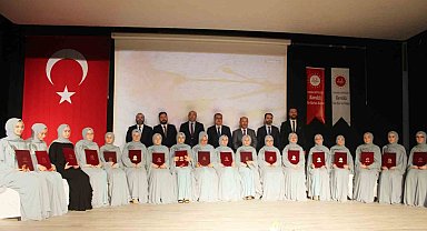 Hafızlık eğitimini tamamlayan 22 öğrenci icazet belgesi aldı