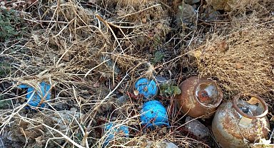 Hakkari kırsalında teröristlere ait malzemeler ele geçirildi