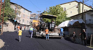 Hakkari'de asfalt çalışmaları hız kesmeden devam ediyor