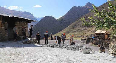 Hakkari'de bir semt daha modern yola kavuştu