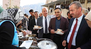 Hakkari'de Filistin'e destek amaçlı hayır çarşısı kuruldu