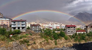 Hakkari'de gökkuşağı güzelliği