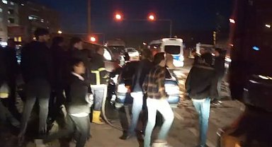 Hakkari'de otomobil ile kamyonet çarpıştı: 4 yaralı