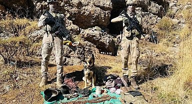 Hakkari'de terör operasyonu: Silah, mühimmat ve uyuşturucu ele geçirildi