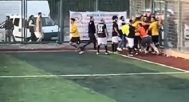 Halı sahadaki kavga kamerada