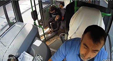 Halk otobüsü şoförü fenalaşan adamı hastaneye götürdü