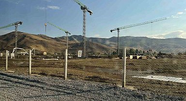 Hastane inşaatından düşen işçi yaralandı