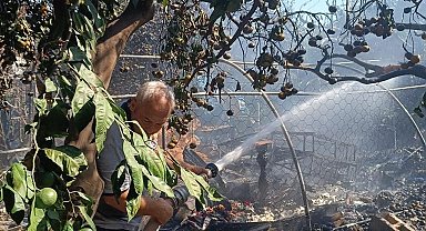 Hatay'da bir çadır yanarak kullanılamaz hale geldi