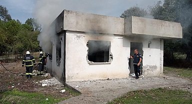Hatay'ın Erzin ilçesinde metruk binada yangın