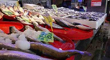 Hava muhafeleti nedeniyle tekneler denize açılamayınca hamsinin de fiyatı arttı