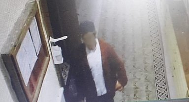 Hırsız camideki sadaka kutusunu çaldı