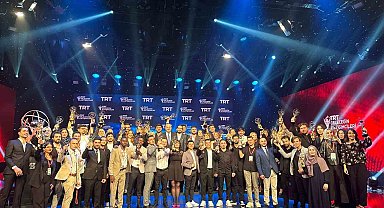 İBF öğrencileri TRT Geleceğin İletişimcileri Yarışması'ndan ödüllerle döndü