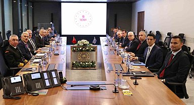 İçişleri Bakanı Yerlikaya, Yunanistan Göç ve İltica Bakanı Kairidis ile görüştü