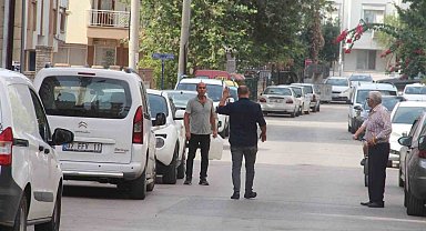 İcra memurunu karşısında gören kiracı, tahliyeyi benzin bidonuyla engellemeye çalıştı