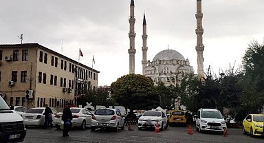 Iğdır'da vatandaşlar yağışa hazırlıksız yakalandı