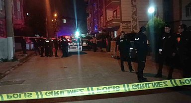 İki grup arasında kavga: 3 kişi bıçaklandı, bir kişi de kalp krizi geçirdi