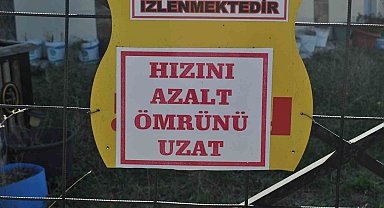 İlginç uyarı yazılarıyla sürücülere hatırlatma