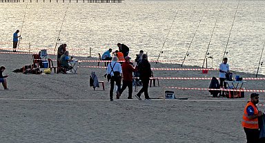 Ilıca Plajı'ndaki balık avı turnuvasına yoğun ilgi
