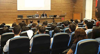 İlk dersi Rektör verdi