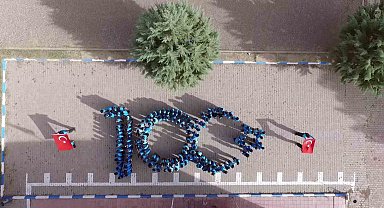 İlköğretim öğrencileri 100. Yıl koreografileriyle dikkat çekti