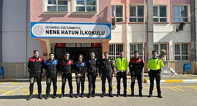 İlkokul öğrencileri polislerle keyifli dakikalar yaşadı