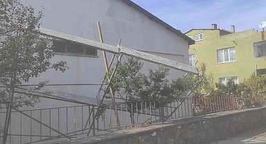 İnşaat iskelesinden düşen işçi hayatını kaybetti