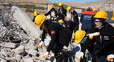 İpekyolu'nda 60 gönüllü ile gerçeği aratmayan deprem tatbikatı