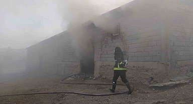 İpekyolu'nda ahır yangını