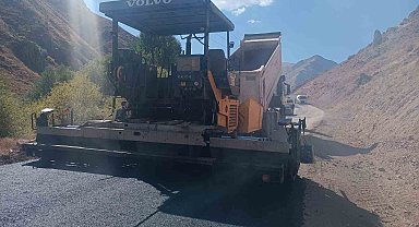 İran'ın sınırında köylerin yolları asfaltlanıyor