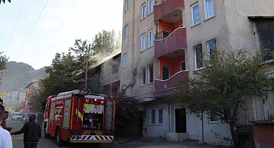 İş makinesinin kazayla koparttığı elektrik teli yangına neden oldu