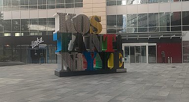 İş merkezinde tepki çeken ''Konstantiniyye'' heykeli