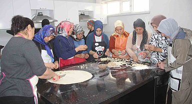 İş sahibi olmak isteyen kadınlar, aşçılık kursunda ter döküyor
