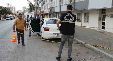 İşe gitmek için bindiği otomobilinde tabancayla vuruldu