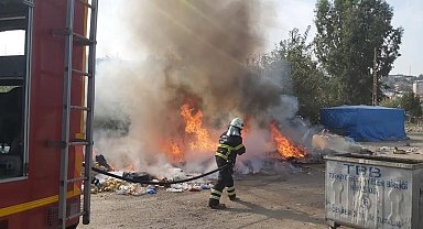 İskenderun ilçesi sanayi sitesinde çöp yangını