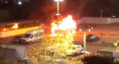 İSPARK'ta park halindeki araç alev alev yandı