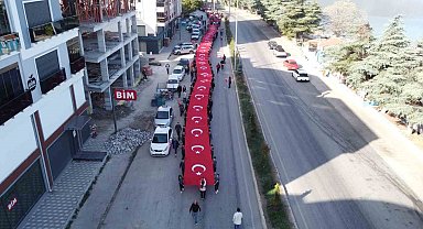Isparta'da 100 metre uzunluğunda Türk bayrağı ile Cumhuriyet coşkusu