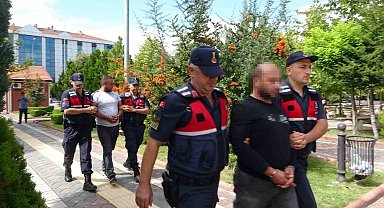 Isparta'da 2 kişiyi kişi tabanca ve bıçakla yaralayan şahıslar tutuklandı