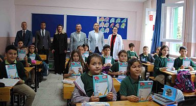 Isparta'da 3 bin öğrenciye bütçe defteri dağıtıldı