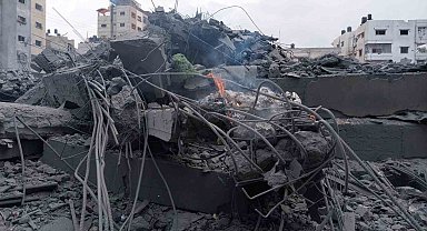 İsrail, Gazze Şeridi'nde 6 camiyi bombaladı