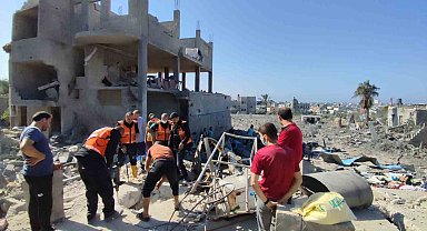 İsrail saldırısında yıkılan binanın enkazında 20 kişiyi arama çalışmaları sürüyor